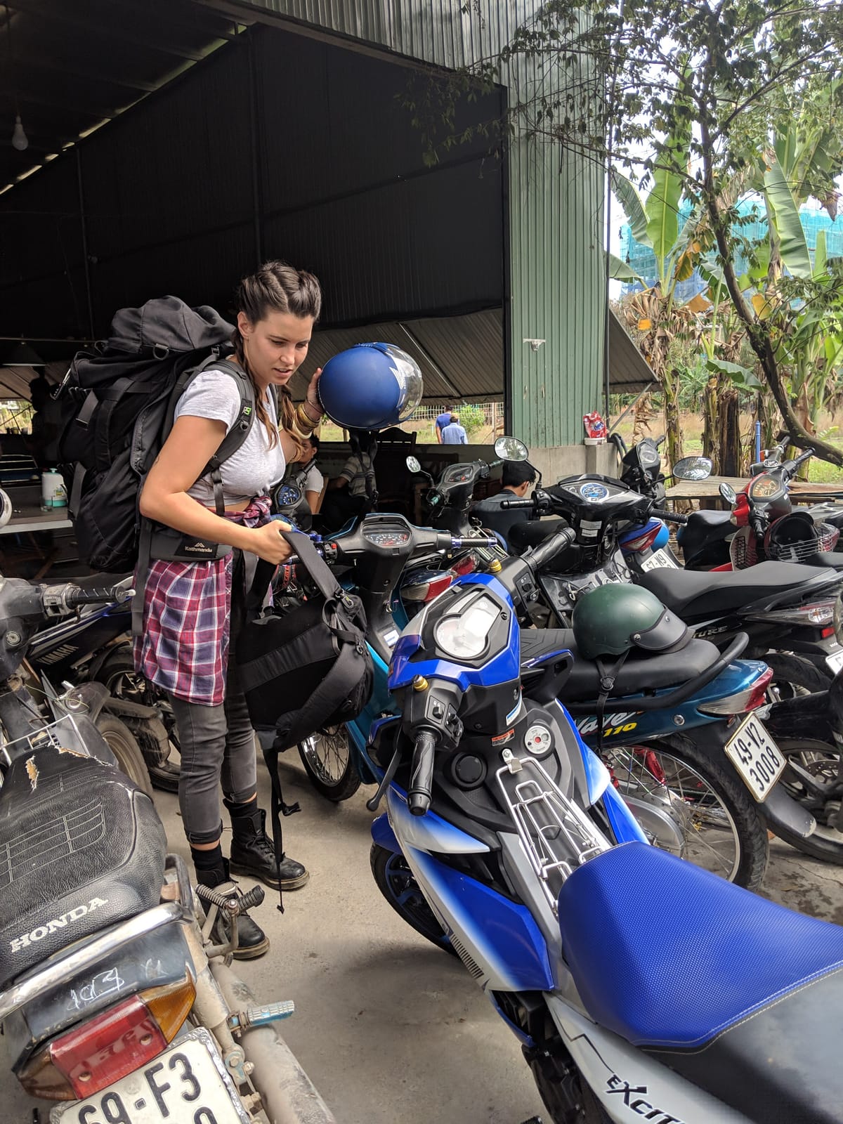 C’est le loueur thaïlandais, à Koh Phangan, avec la clé à molette