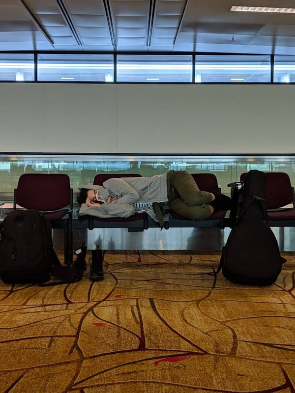 Rater un avion et reconsidérer son existence